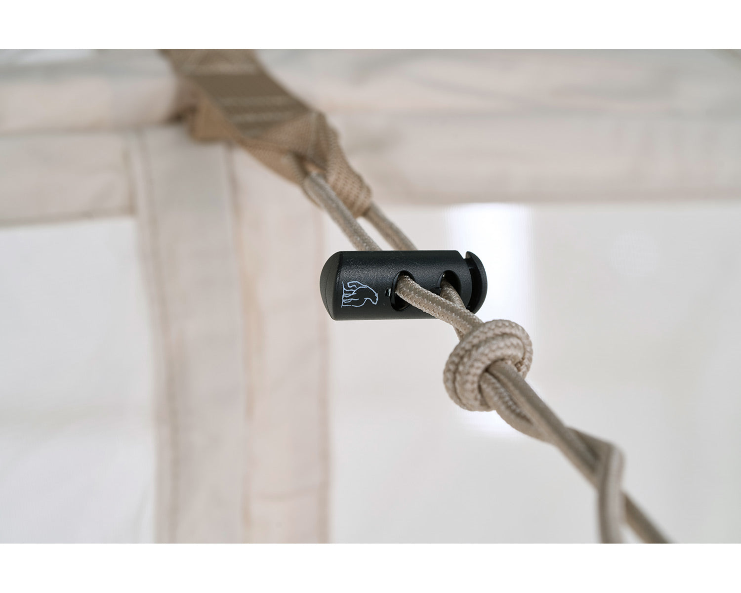 Kari 20/30 Mesh outdoor telt med bål og hygge i skoven