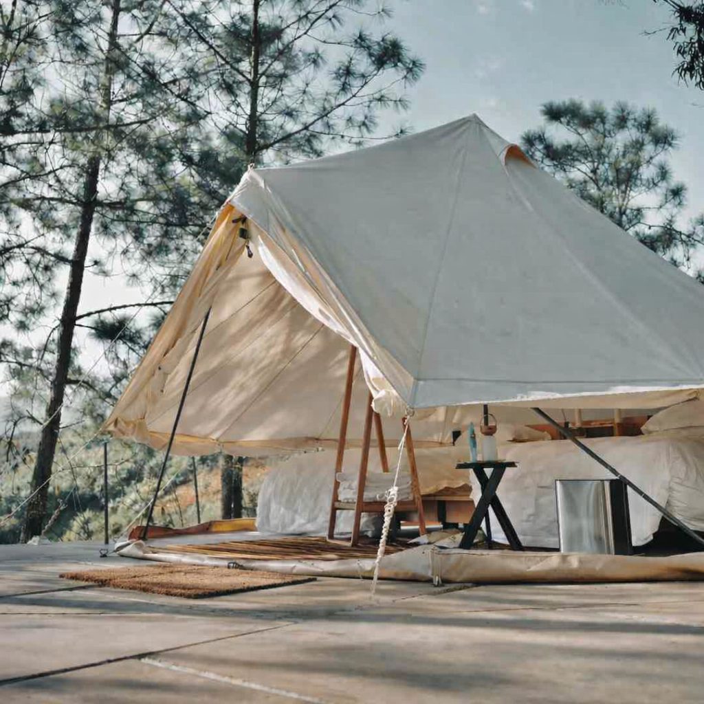 Lækkert glampingtelt i Yunnan med luksuriøs indretning og sengeramme